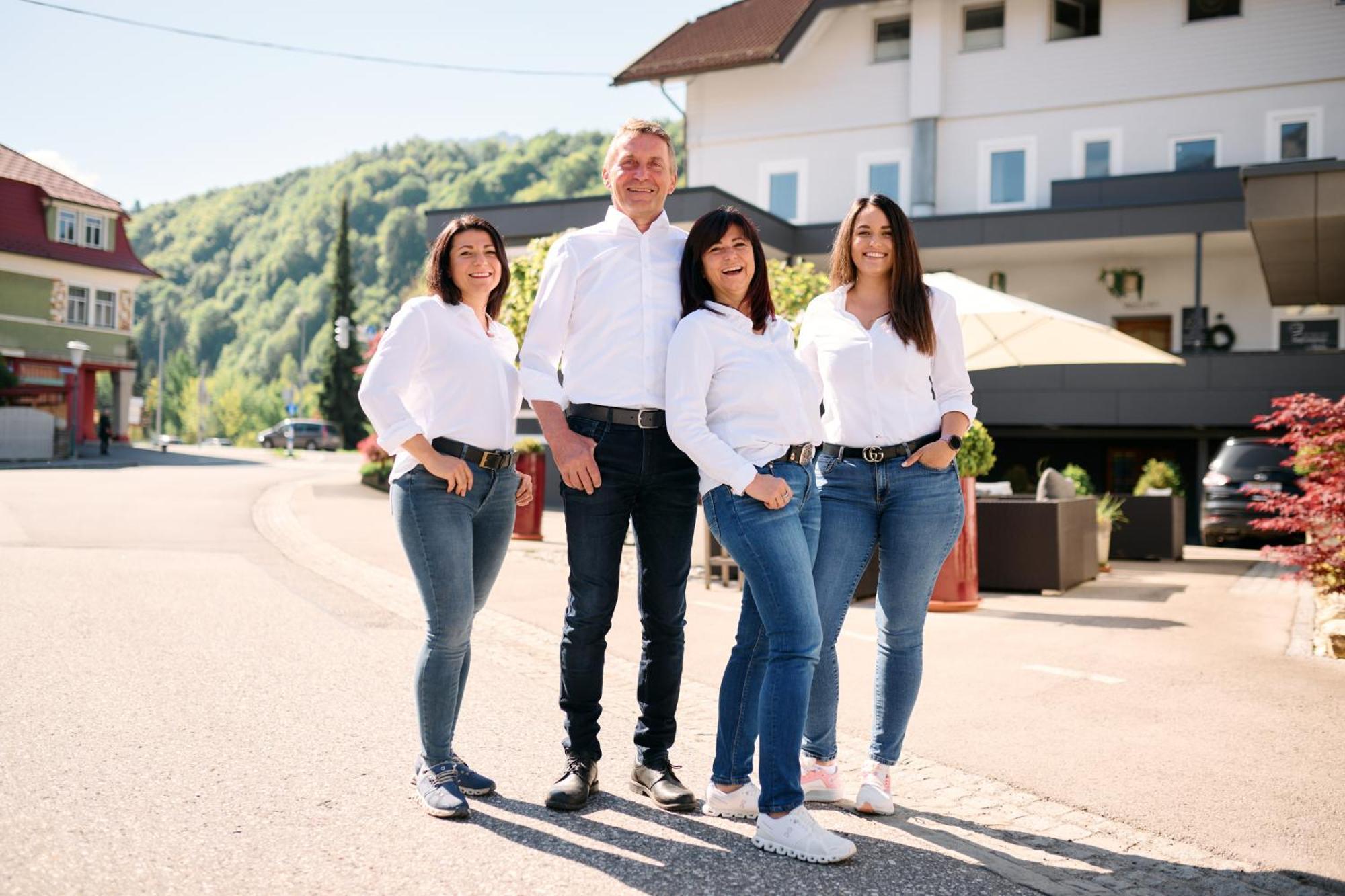 Wallner - Hotel & Wirt Arnoldstein Bagian luar foto