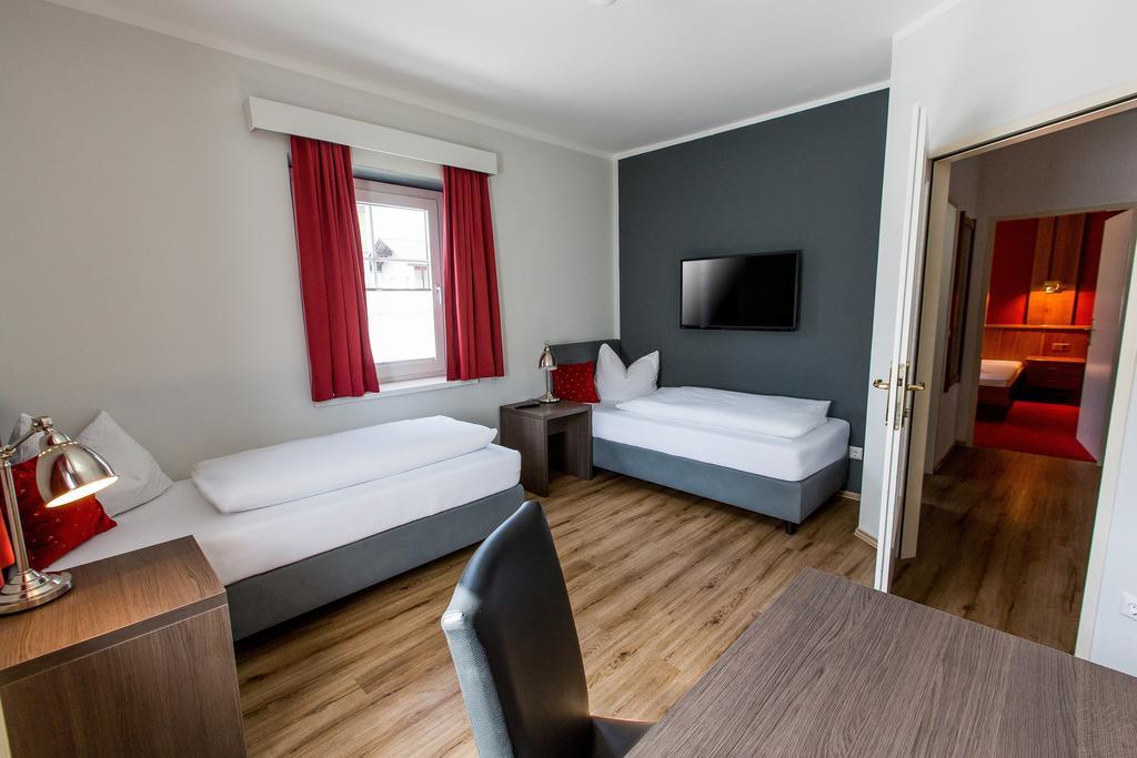 Wallner - Hotel & Wirt Arnoldstein Bagian luar foto