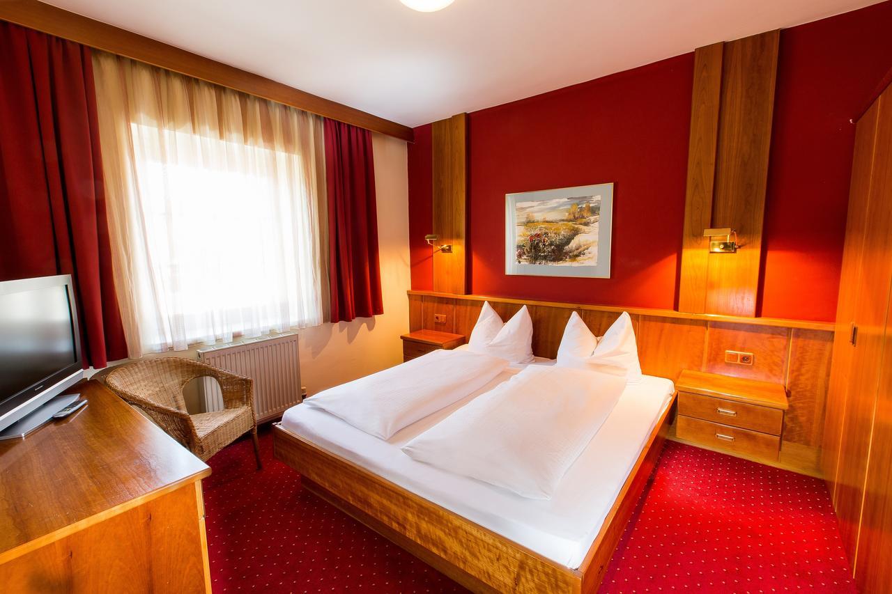 Wallner - Hotel & Wirt Arnoldstein Bagian luar foto
